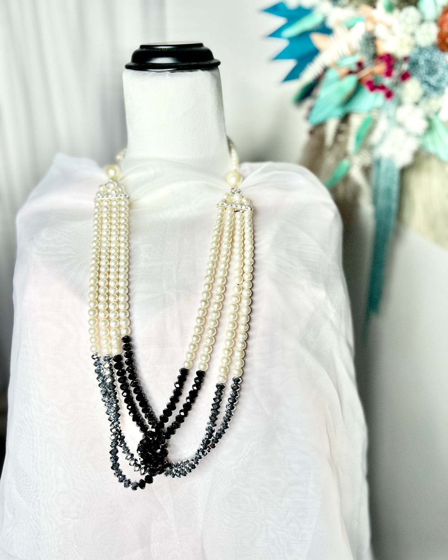 Gatsby Necklace - Multitone Twist: Our beaded necklaces are the perfect addition to your next Gatsby inspired event. These gorgeous designs can also be incorporated into modern outfit
Length: 84cm
Str - Ciao Bella Dresses 
