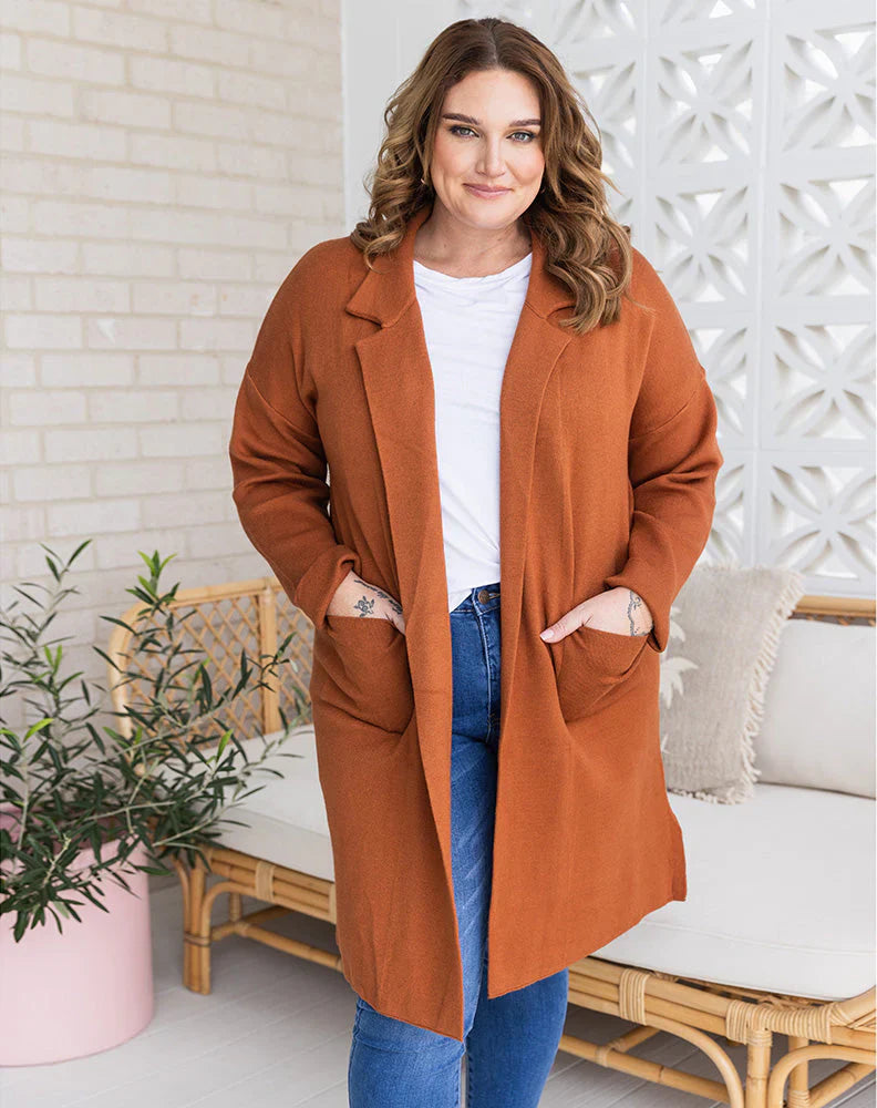 Acacia Coatigan - Tan | Freez | 
A knit coatigan is a wardrobe staple for the transeasonal months. This versatile style can be easily styled from weekend casual to office appropriate, dressed up or