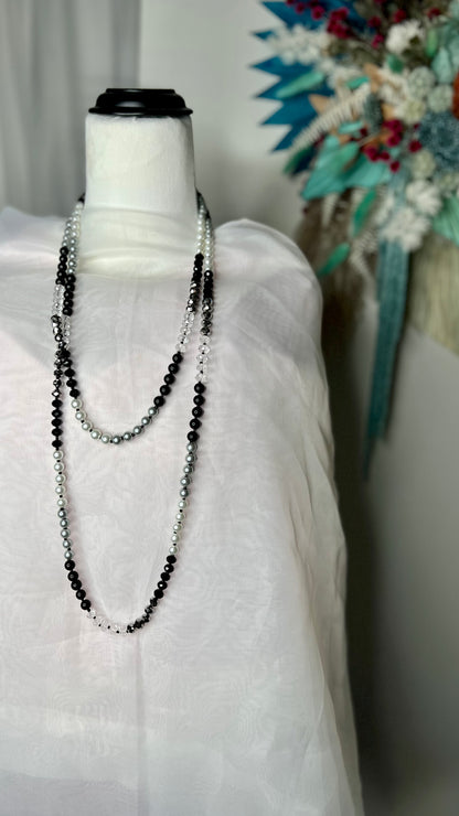 Gatsby Necklace - Multitone Long Strand: Our beaded necklaces are the perfect addition to your next Gatsby inspired event. These gorgeous designs can also be incorporated into modern outfit
Length: 176cm
St - Ciao Bella Dresses 