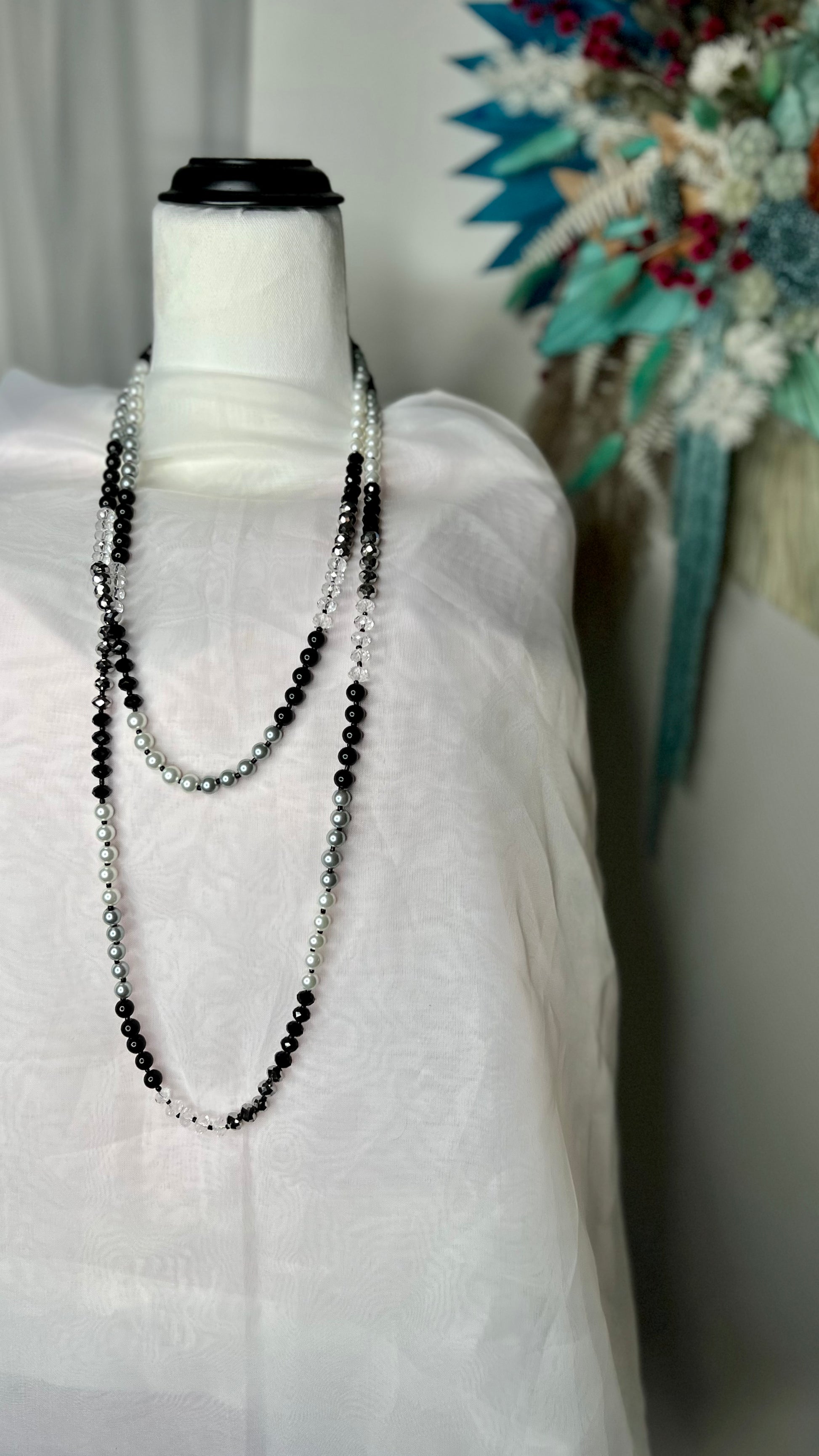 Gatsby Necklace - Multitone Long Strand | Glam Accessories | Our beaded necklaces are the perfect addition to your next Gatsby inspired event. These gorgeous designs can also be incorporated into modern outfit
Length: 176cm
St