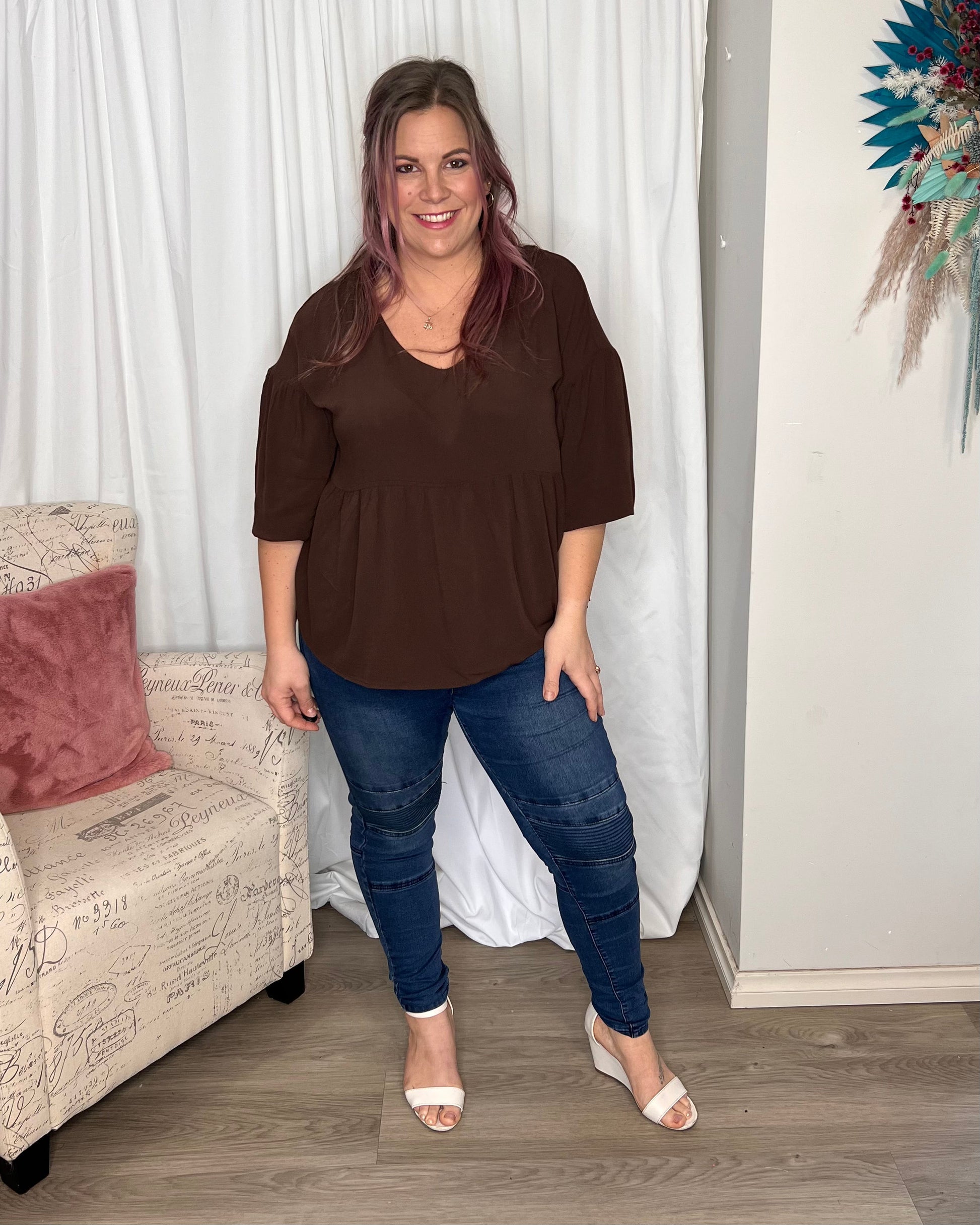 Yasmin Bubble Sleeve Top - Brown | Sass Clothing |  
With its trendy V-neckline and dropped shoulder into bubble sleeves, this top exudes effortless style. The relaxed fit offers ultimate comfort, while the back keyh