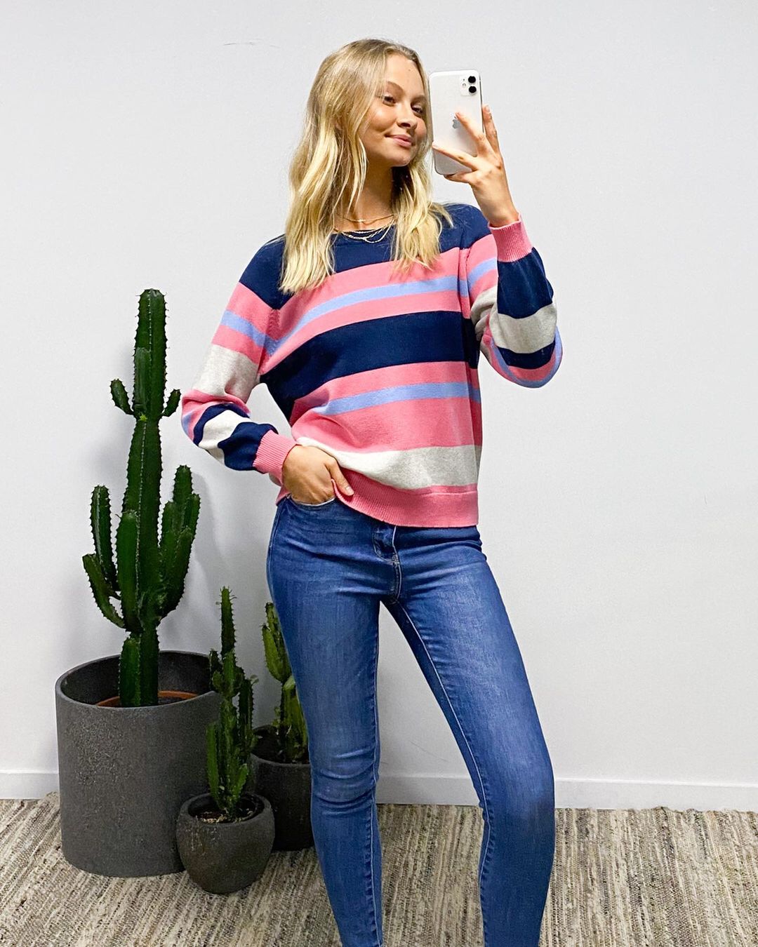 Cherie Knit - Navy Pink Colourblock: This super cute light knit is perfect for those in between days where you're not sure if you are hot or cold!
Features:

Short length
Fitted sleeves with ribbed cuff - Ciao Bella Dresses 