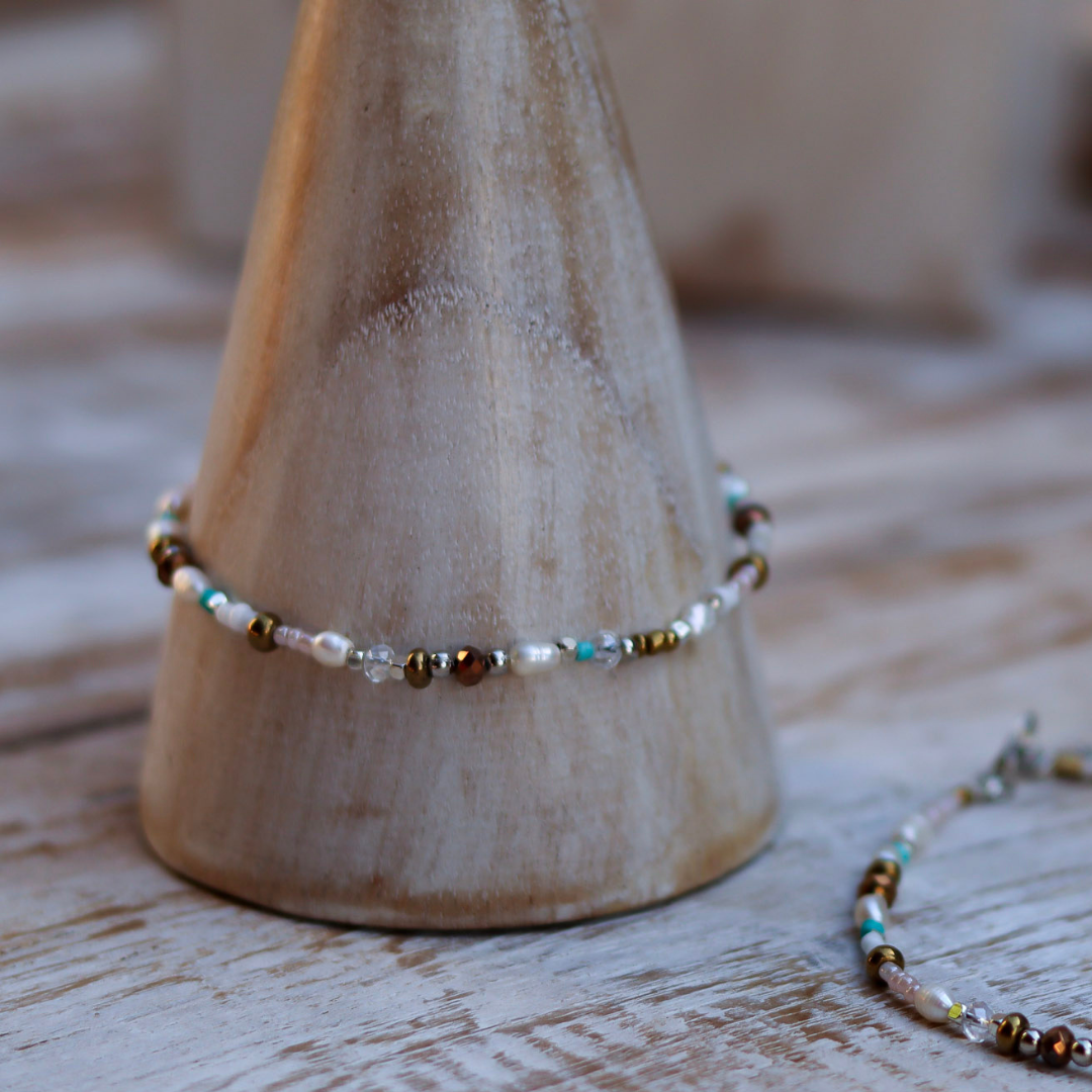 Compliment your boho outfit with this stunning adjustable beaded bracelet
Maximum length 19.5cm 
Shop the Winnie Jewellery range HERE - Winnie Bracelet - Shoe Shu