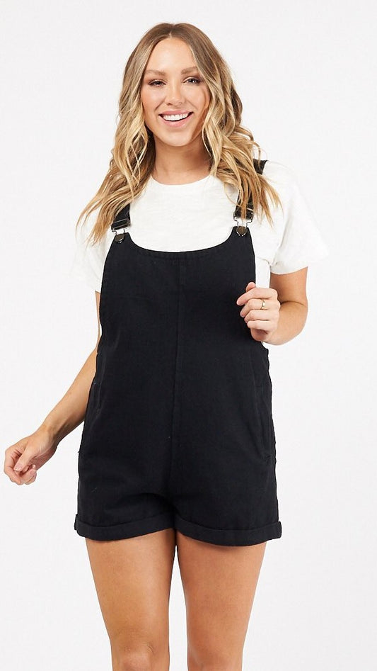 Xanthe Short Dungarees - Black | Ebby and I | 
Short denim overalls
Pockets
True to size
Danika is wearing a size 12 

 
Also available in PINK and KHAKI 