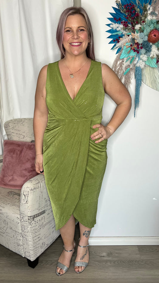 Kyan Glitter Dress - Olive | Spicy Sugar | 
Polyester / elastane 
True to size - if between sizes, size down
Danika is wearing a size 12
Lots of stretch with zip up back
Pull aside for breastfeeding access 

