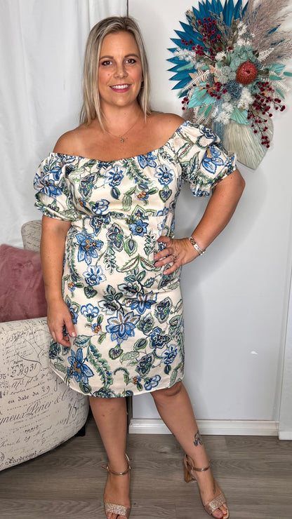 
The Zoey Mini dress will make the cutest addition to your Summer wardrobe! With an elasticated neckline it can be worn on or off the shoulder. In an oh so cute Blue - Zoey Mini Dress - Blue Paisley - Sass Clothing