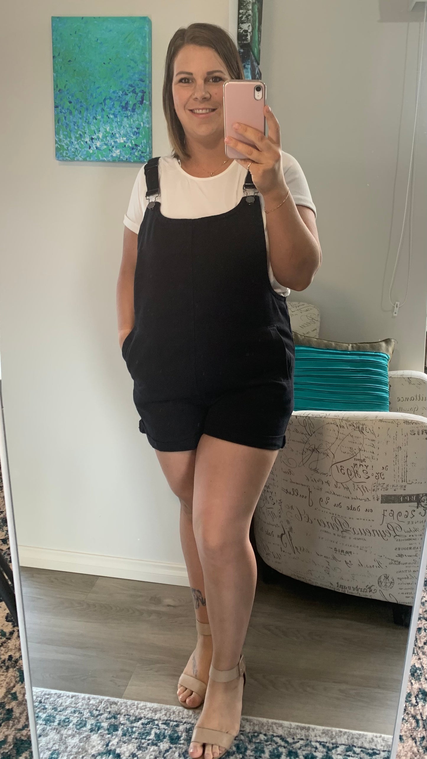 Xanthe Short Dungarees - Black | Ebby and I | 
Short denim overalls
Pockets
True to size
Danika is wearing a size 12 

 
Also available in PINK and KHAKI 