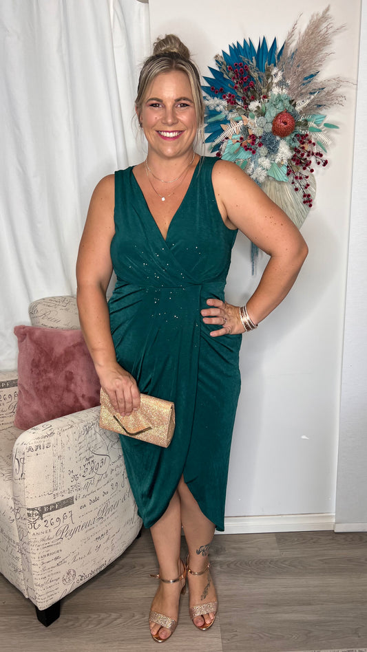 Kyan Glitter Dress - Emerald | Spicy Sugar | 
Polyester / elastane 
True to size - if between sizes, size down
Danika is wearing a size 12
Slight stretch with zip up back
Pull aside for breastfeeding access 

A