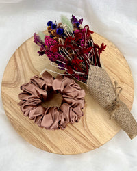 Berry Sweet XL Scrunchie | Berry Sweet Scrunchies | 
Say hello to our newest addition to the scrunchie family - oversized Berry Sweet XL scrunchies!  
Material: Satin (96% polyester, 4% elastane)
Dimensions: 11cm diam