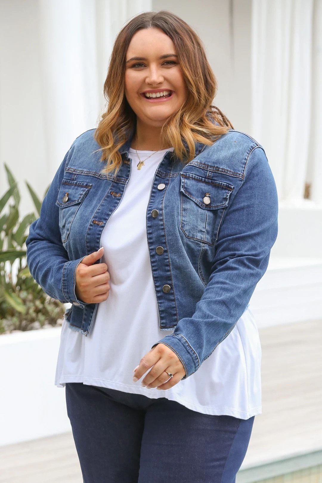 Plus size on sale jean jacket outfit