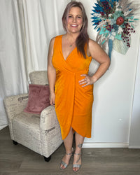 Kyan Glitter Dress - Tangerine | Spicy Sugar | 
Polyester / elastane 
True to size - if between sizes, size down
Danika is wearing a size 12
Lots of stretch with zip up back
Pull aside for breastfeeding access 

