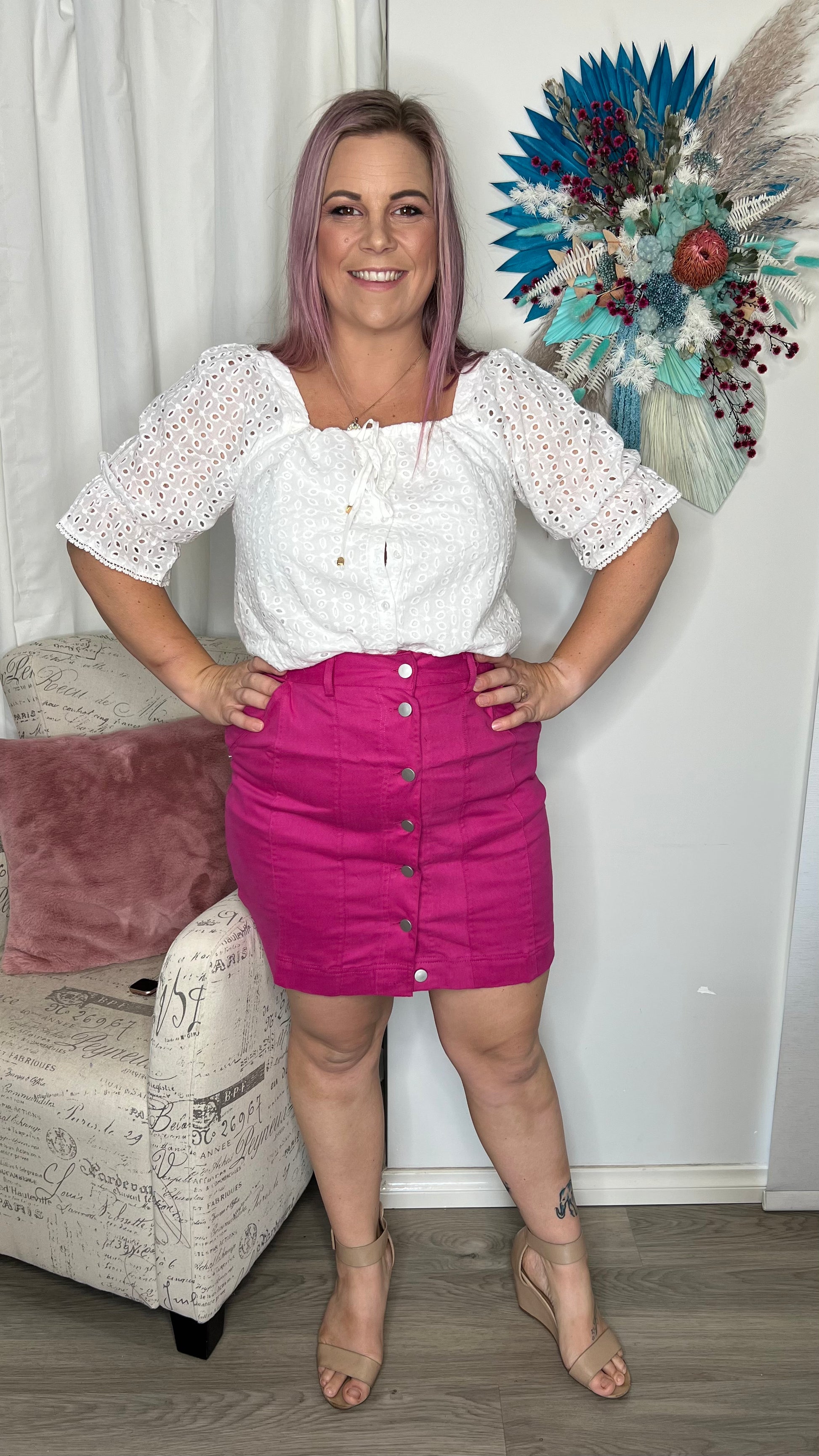 Pink denim online skirt outfit