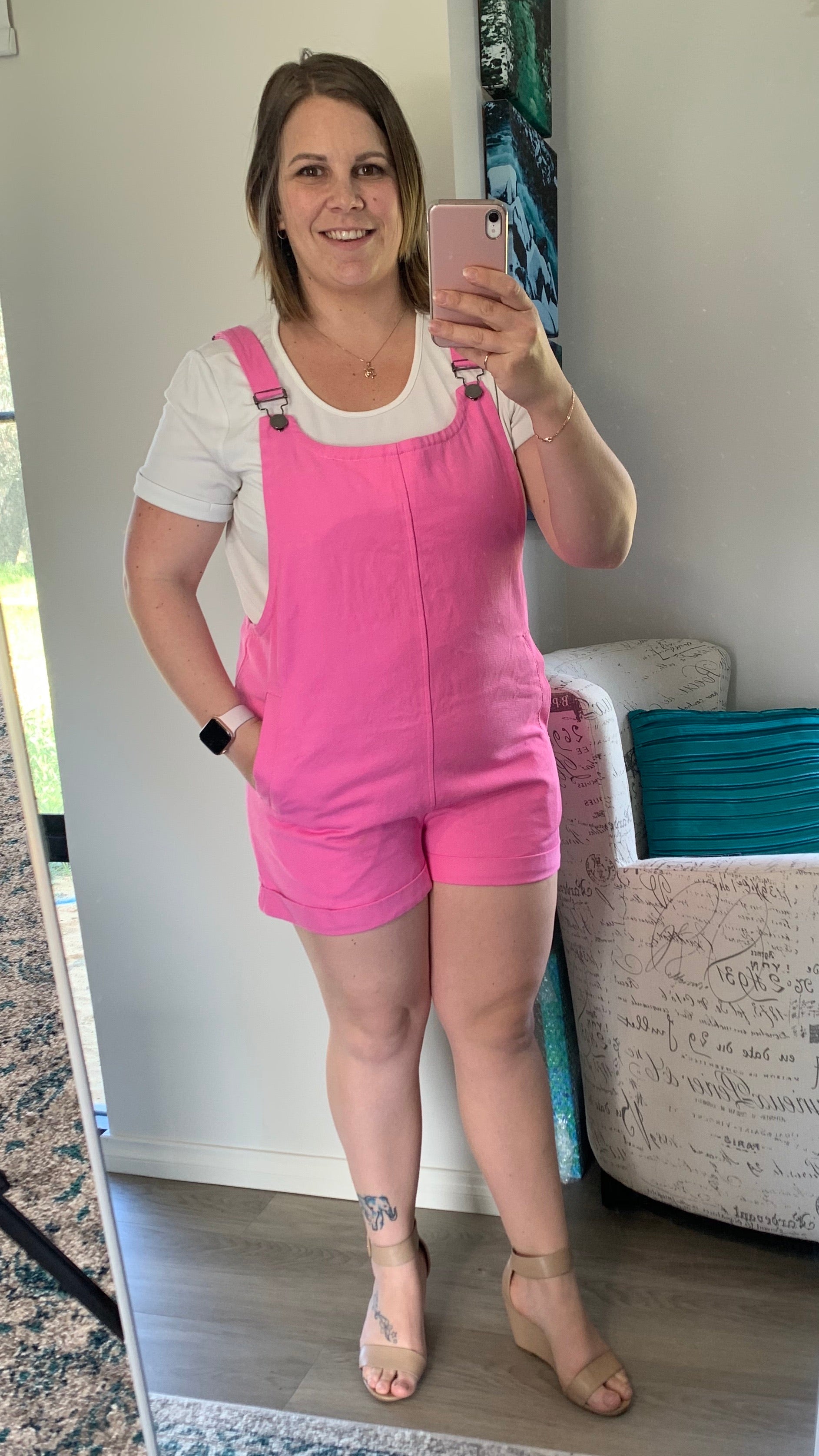 Xanthe Short Dungarees - Hot Pink | Ebby and I | 
Short denim overalls
Pockets
True to size
Danika is wearing a size 12 

Also available in KHAKI and BLACK