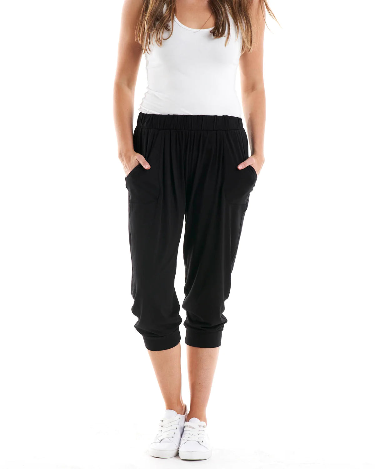 Tokyo 3/4 Pants: A classic Betty Basics style, the Tokyo 3/4 Pant is a relaxed style that features an elasticated waistband and side pockets. Simple yet stylish, they are the perfect - Ciao Bella Dresses 
