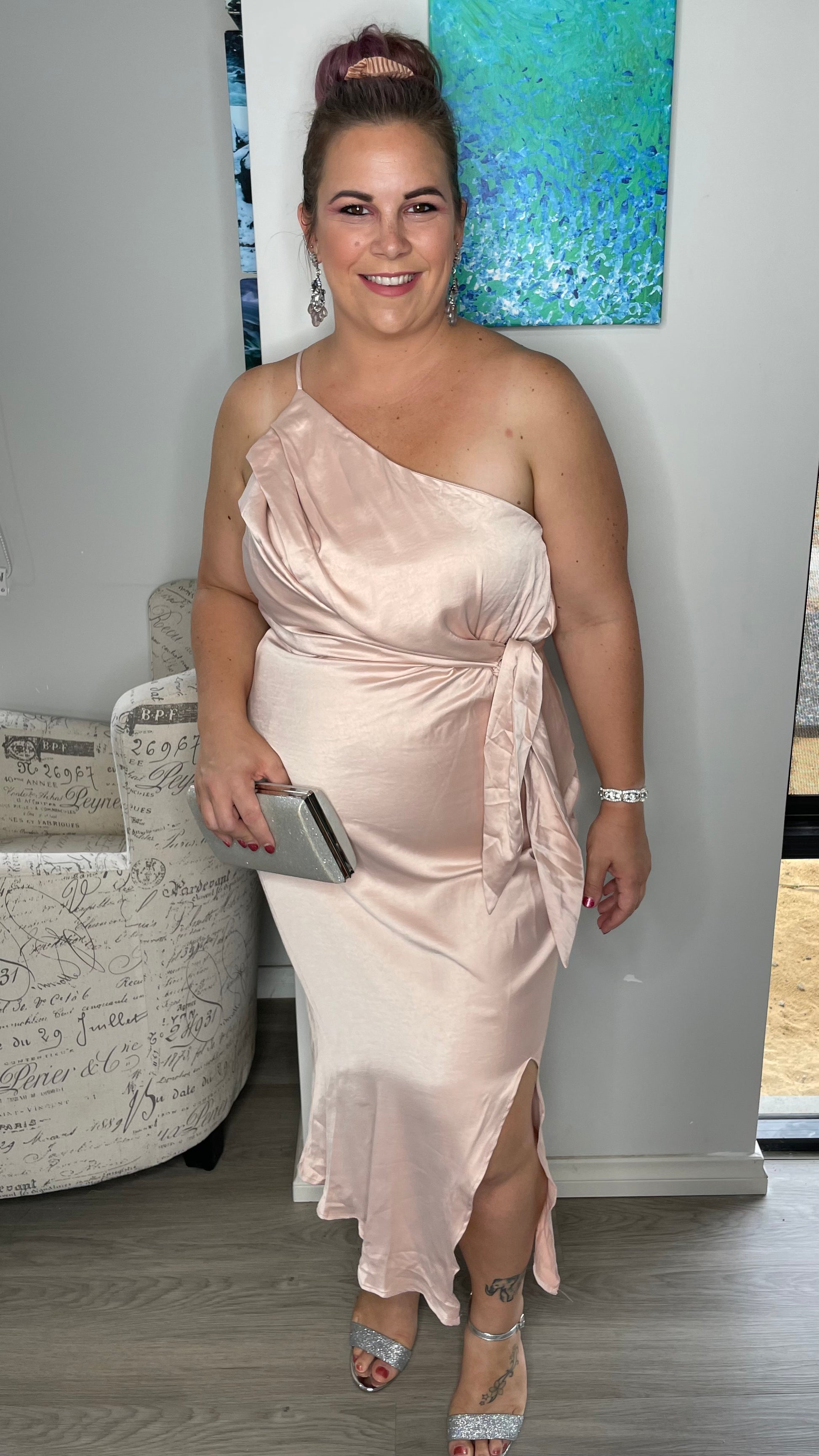 This show stopper is the perfect dress for your next event

Midi length
Side zip
Adjustable side tie
Stay up strip along bust
One shoulder - adjustable
Side split
Sm - Valentina Midi Dress - Blush - White Closet