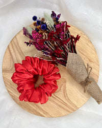 Berry Sweet XL Scrunchie | Berry Sweet Scrunchies | 
Say hello to our newest addition to the scrunchie family - oversized Berry Sweet XL scrunchies!  
Material: Satin (96% polyester, 4% elastane)
Dimensions: 11cm diam