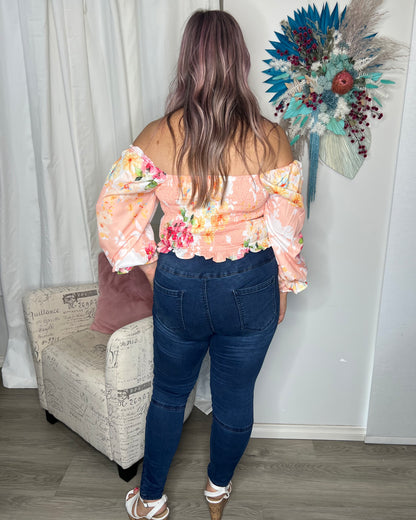 Cora Top - Peach Floral: Jeans and a nice top? Cora has you covered

Full length puff sleeves with elasticated wrist
Shirred bodice
True to size
Danika wears a 10/12
100% polyester

  - Ciao Bella Dresses - Every Day by Blush