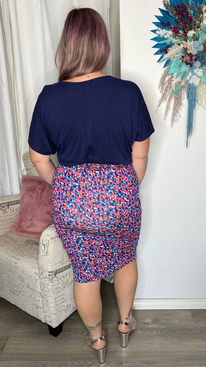 Sleek, a little bit sexy and totally effortless, this pencil midi skirt is perfect to wear from day to night. Featuring flattering ruching and made with a double lay - Nadia Skirt - Paradise - Betty Basics