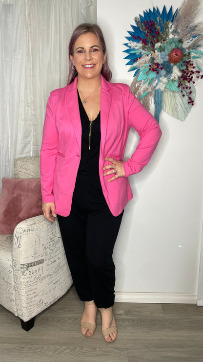 Portsea Blazer - Azalea Pink | Betty Basics | 
It doesn't get more classic than this versatile layering piece. We call it the Goldilocks of blazers: not too big, not too small and structured enough to wear over 