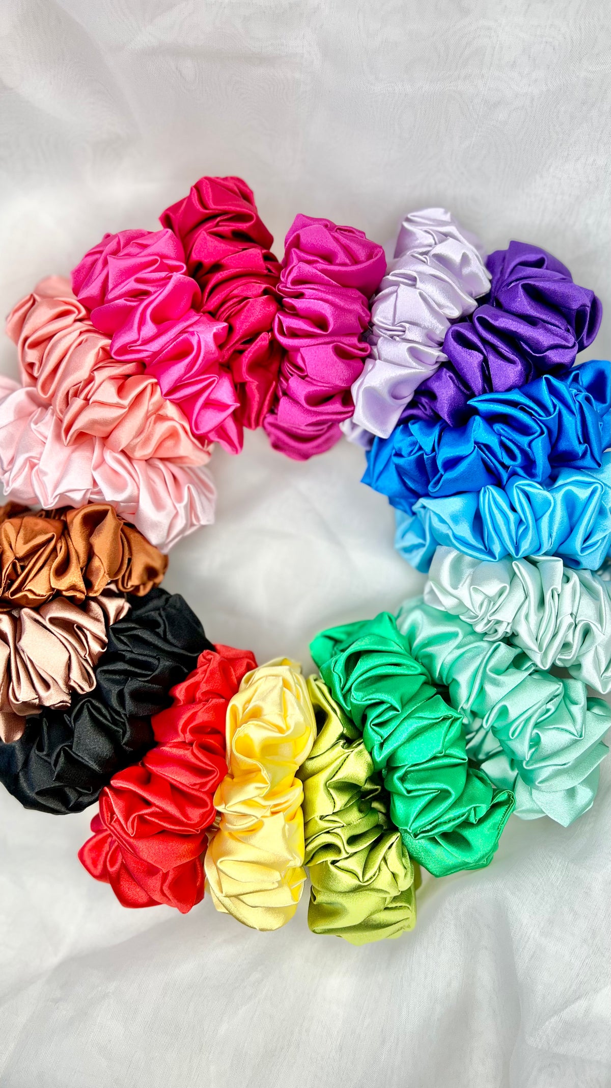 Berry Sweet XL Scrunchie | Berry Sweet Scrunchies | 
Say hello to our newest addition to the scrunchie family - oversized Berry Sweet XL scrunchies!  
Material: Satin (96% polyester, 4% elastane)
Dimensions: 11cm diam